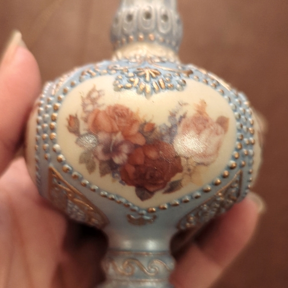 Vintage Finial ceramic light blue Victorian style ornament with floral design - Picture 5 of 5